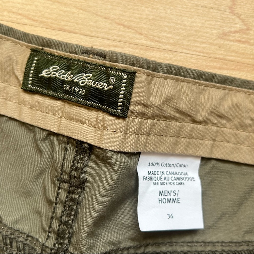 Eddie Bauer Shorts Mens Brown Flat Front Cotton Size 36 - Picture 2 of 4